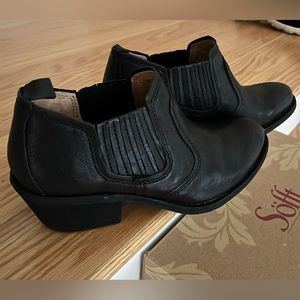 Sofft Adien Black Bootie 7.5 NIB  1 1/4” heel. Leather.   Cushioned Foot Bed
